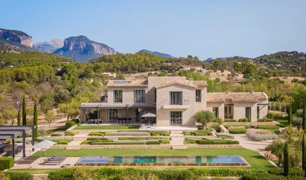 An Exclusive Estate in Santa Maria: Privacy, Tradition, and Contemporary Comfort — photo 3