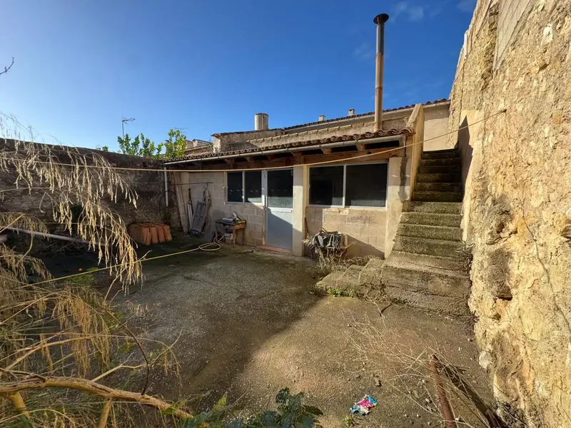 If you are looking for a house with character and a backyard with real possibilities, this two-story house with internal communication allows — photo 4