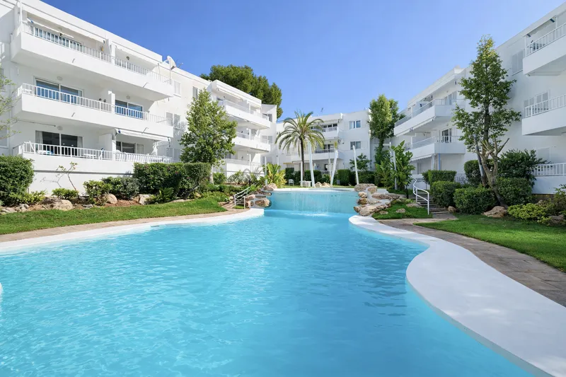 Completely renovated apartment a few steps from the beach in Santa Ponsa Mas — photo 1