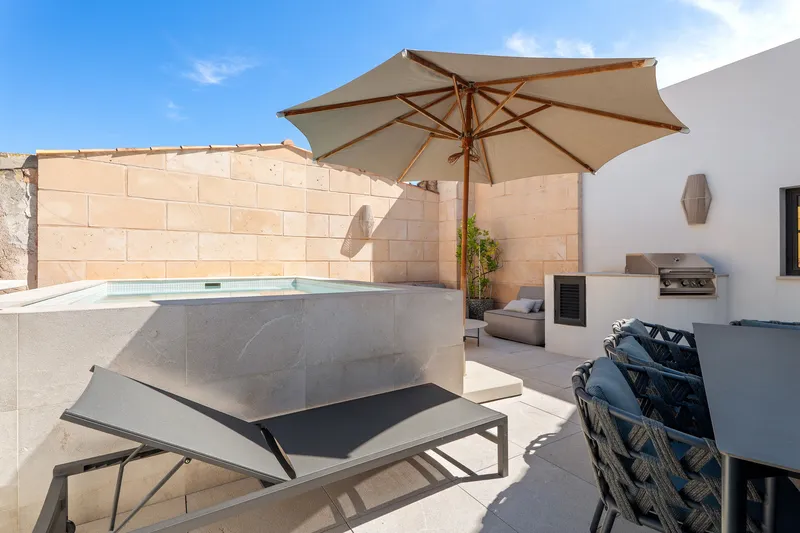 Stylish townhouse in Palma's Old Town with sun terrace & pool — photo 3