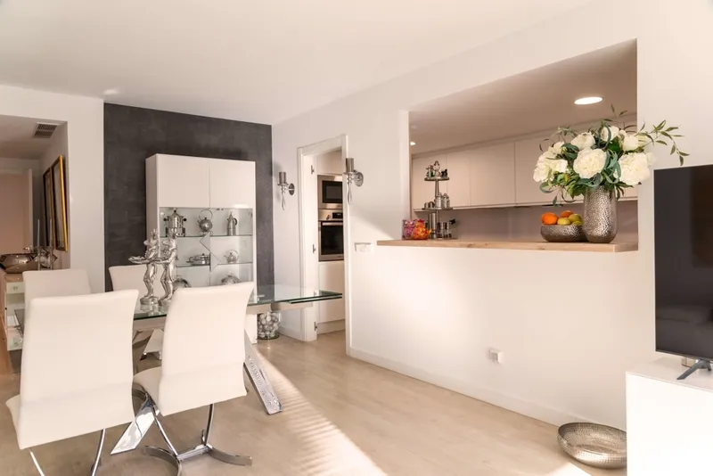 Beautiful 4-bedroom apartment near the beach in Palmanova — photo 6