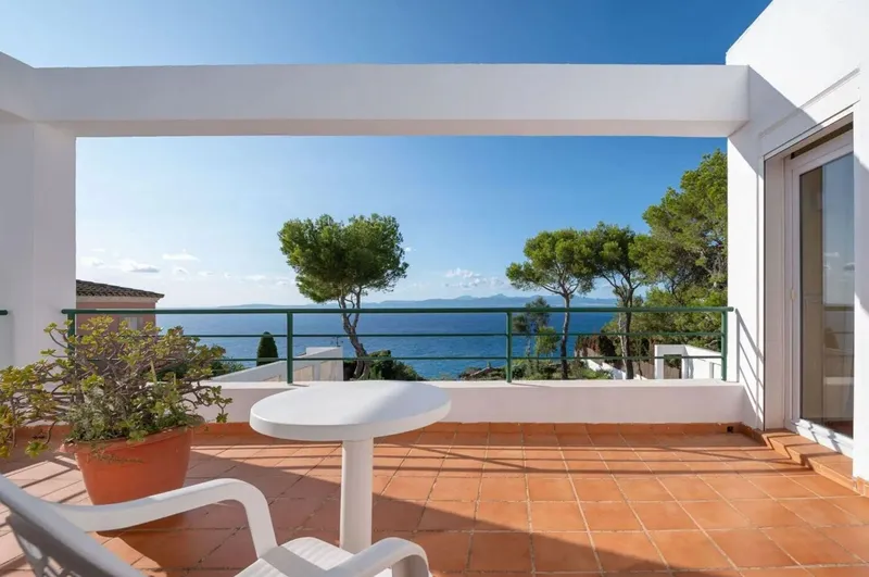 Frontline villa with vacation rental license in the south of Mallorca — photo 7