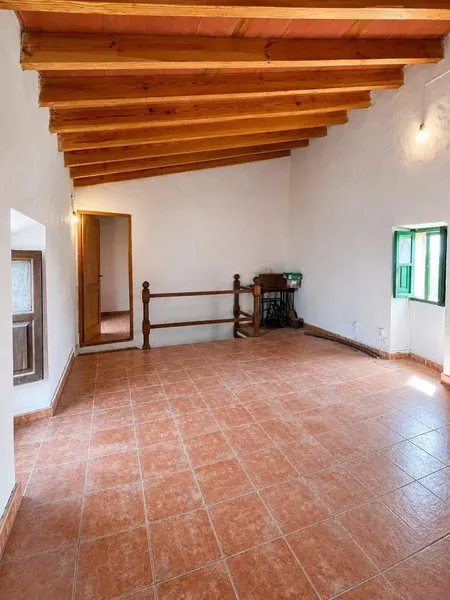AVS Properties offers for sale a traditional Majorcan house, free ceiling, with patio and garage in Santa Maria del Camí, with 224 m2 built — photo 7