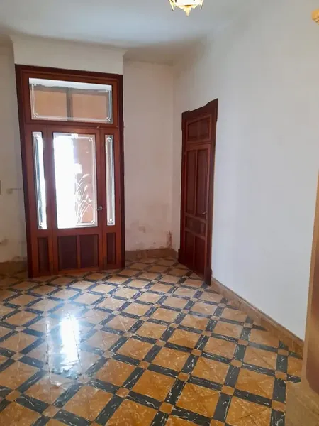 In Sa Pobla, we find this large house, more than 400 m2 built on several floors, with an interior patio in the middle and an annex at the — photo 2