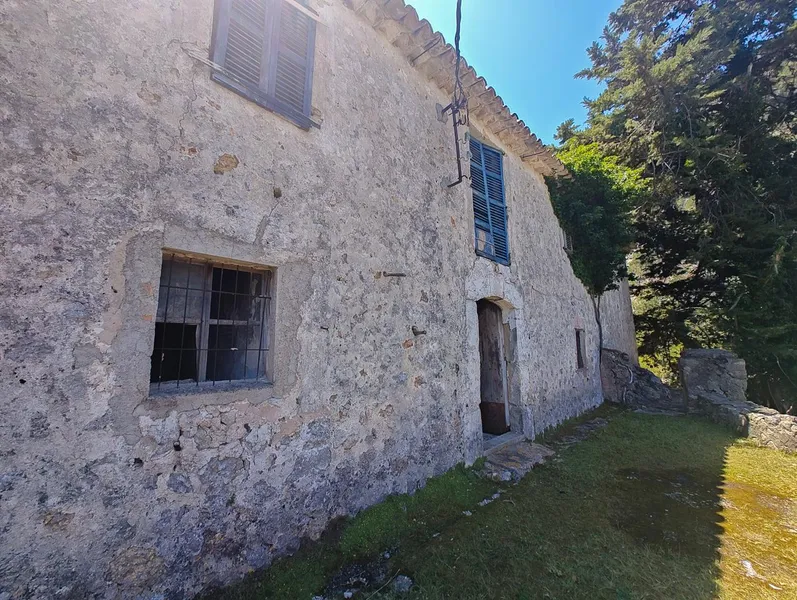 Mallorcan charm and great renovation potential in a privileged setting in Sóller — photo 4