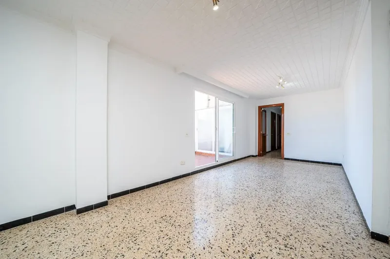 Os presentamos en venta este ático situado en la zona de Aragón, Palma de Mallorca, en una 9.ª planta con ascensor y con terraza privada. — photo 9