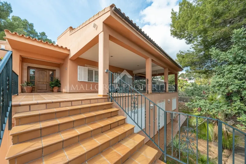 Detached house with pool in a privileged central location in Portals Nous — photo 1