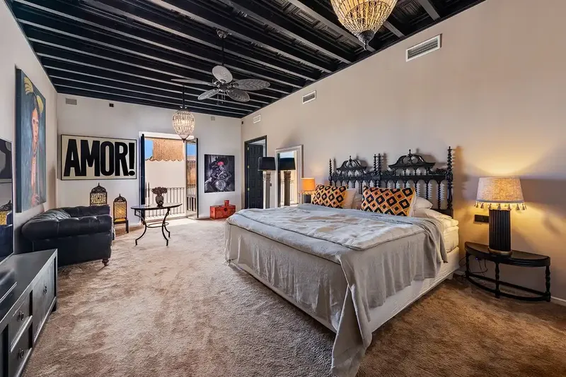 Located in the picturesque village of Sencelles, in the heart of Mallorca, this extraordinary historic mansion offers a unique combination — photo 11