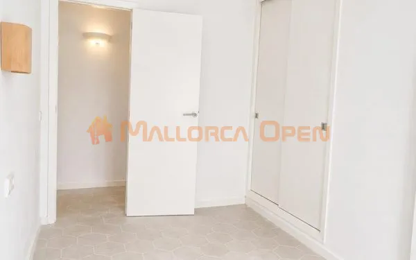 Apartment on the First Line in S'Illot — photo 8