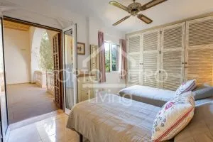 Ref. PRO212 – Spacious ground floor apartment in prime location with fantastic views of the marina Porto Petro, the open sea and the mountains — photo 9