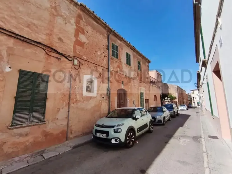 Village house with a cadastral age of 1840. It is a traditional Mallorcan house, in need of renovation, which — photo 3