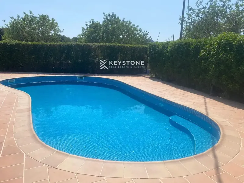 Discover this magnificent stone house of 150 m² distributed over two floors, located in the picturesque village of Son Servera, Mallorca. The pr — photo 1