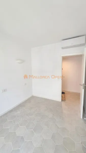 Apartment on the First Line in S'Illot — photo 11