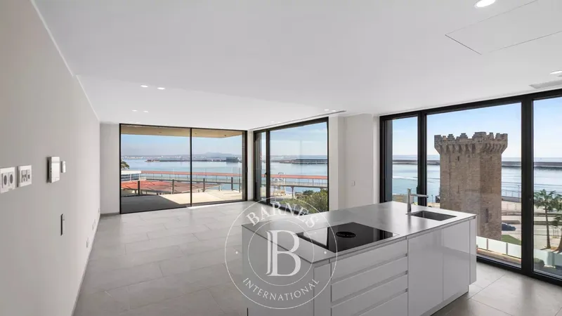 Modern Living with Marina Views on Palma’s Paseo Marítimo — photo 1