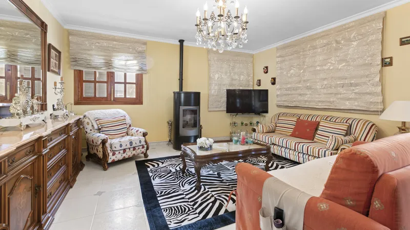 Spacious villa in Bahia Blava for sale to renovate with pool — photo 8