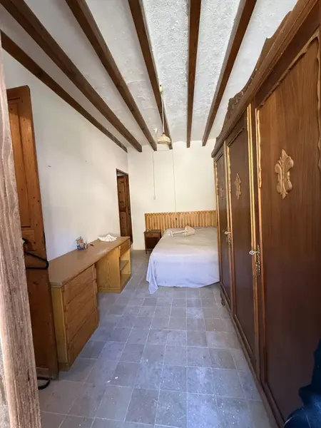 Charming house for sale in Estellencs, with 6 bedrooms and 2 bathrooms, ideal for large families or as an investment for rental. With a — photo 10