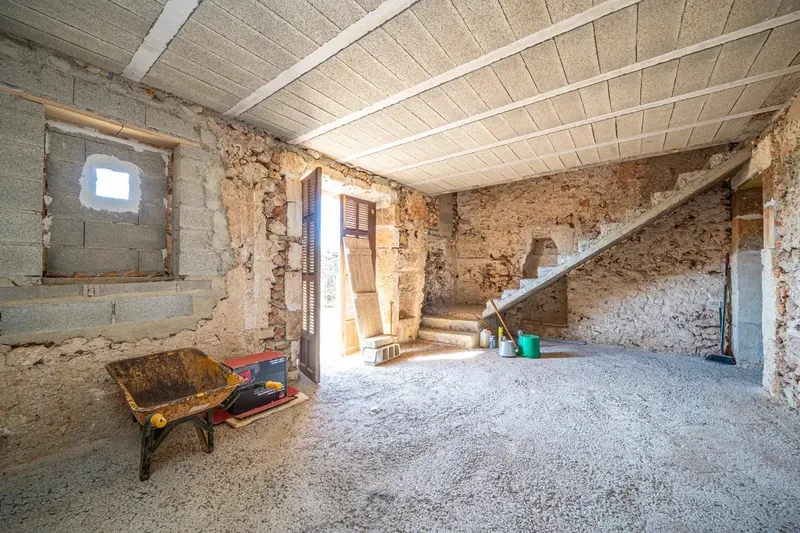 Rustic finca with traditional stone construction to renovate in Maria de la Salut, Mallorca — photo 8