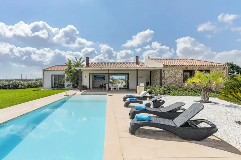 Rustic finca of 355 m² built in a privileged setting on the outskirts between Sa Pobla and Can Picafort — photo 2