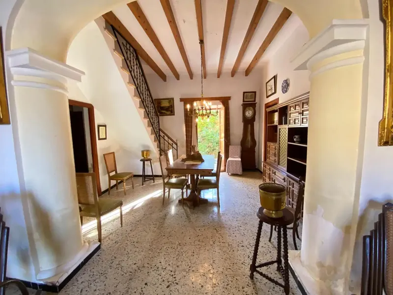 Unique Opportunity: Manor House of 375 m2 with Garage in Biniali. Luxury Potential for €749,000 — photo 5