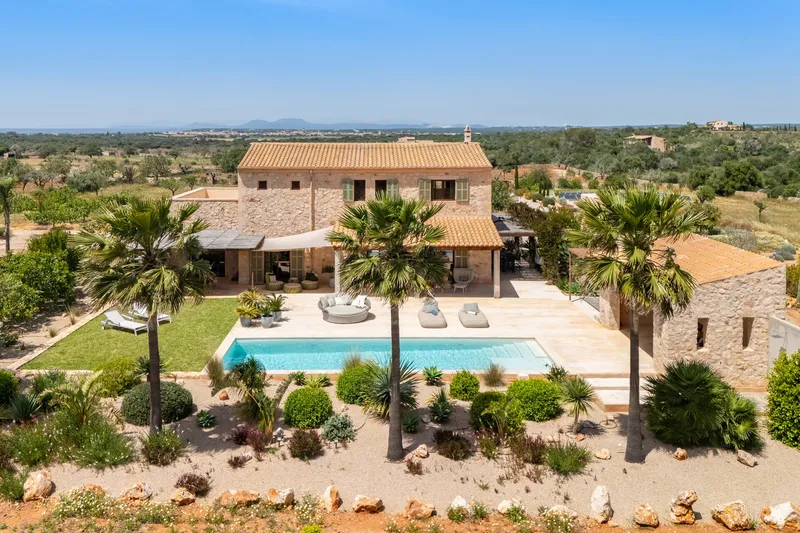 Stone finca with distant views near Ses Salines and Santanyí — photo 1