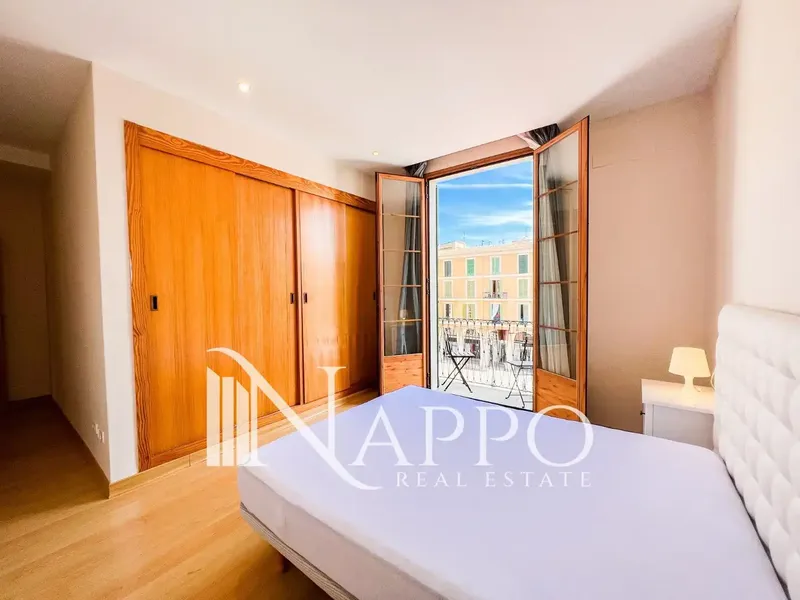 Nappo Real Estate tiene el placer de presentar este encantador piso en alquiler situado en la emblemática Plaza Major de Palma de Mallorca, — photo 1