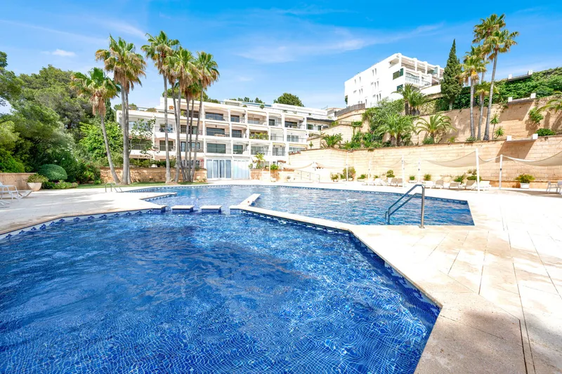 Exclusive apartment with sea views in sought-after residential complex in Portals Nous — photo 1