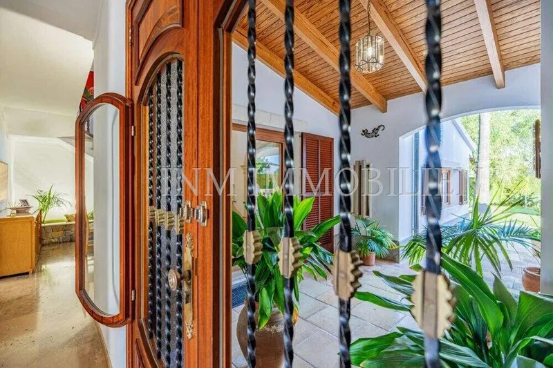 300m² detached house with 6 rooms, garden & pool for sale — photo 10