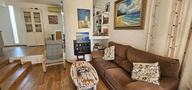 ¡Se vende acogedora planta baja en Cala Mandia! Tiene una superficie de 80 m² distribuidos en dos amplios dormitorios, luminoso salón-comedo — photo 7