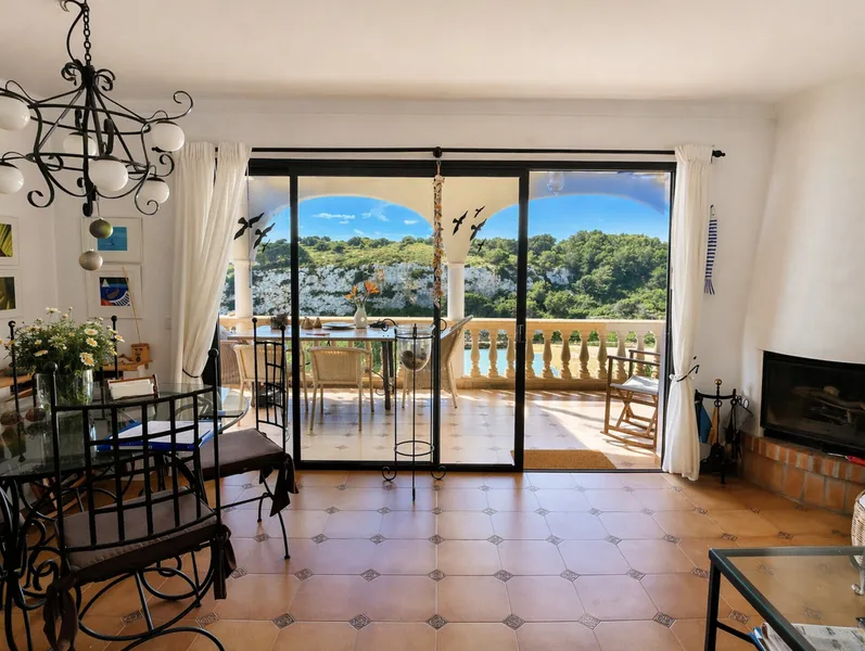 Featured: Chalet with impressive sea views in Cala Romántica — photo 11