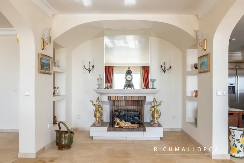 Exclusive Seafront Apartment with Private Pool in Portals Nous — photo 9