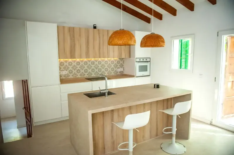 Se alquila para vivienda habitual, magnífico chalet unifamiliar de 150 m² con una terraza de 235m² y una parcela con frutales de 1.200 m², u — photo 11