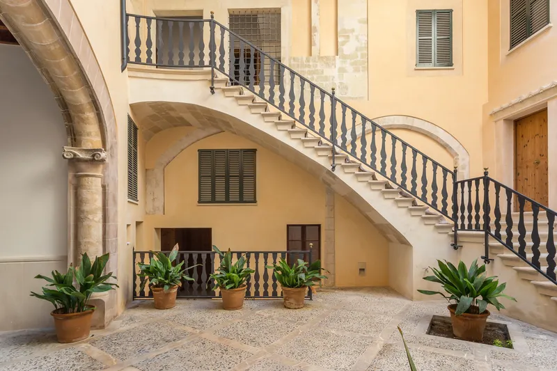 Duplex apartment in a stately building in Palma — photo 4