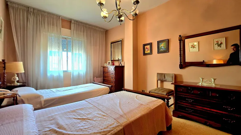 Large, affordable apartment in a good location in Palma — photo 4