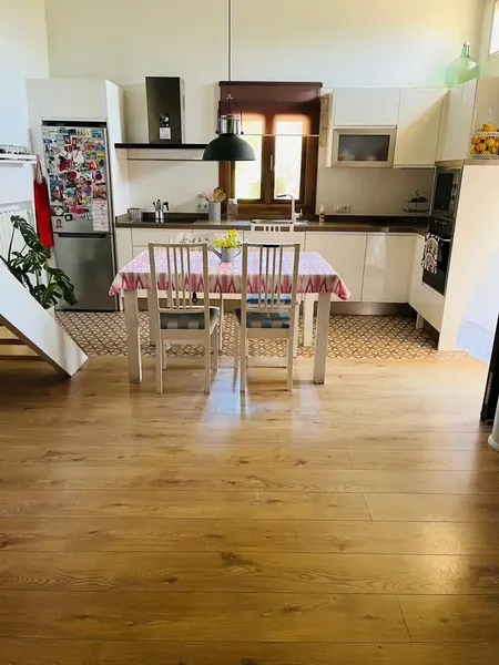 Ideal for businesses, this spacious house in Inca features a large living-dining room with open kitchen, 3 double bedrooms, two full bathrooms. — photo 2