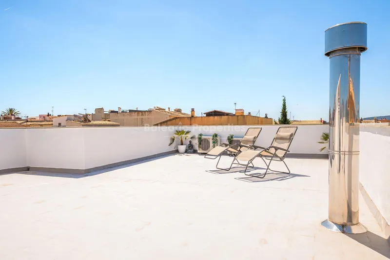 Spacious town house with roof terrace for sale in Consell, Central Mallorca — photo 1