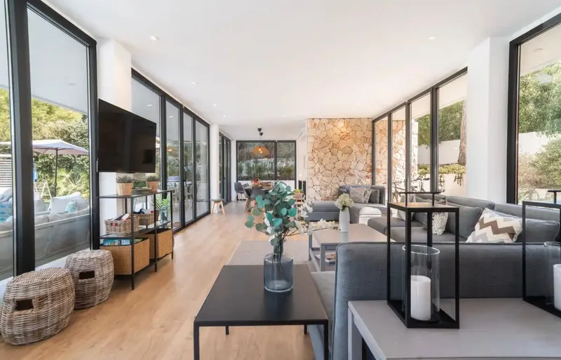 Modern Villa with Pool and Garden in a Prestigious Location in Nova Santa Ponsa — photo 9
