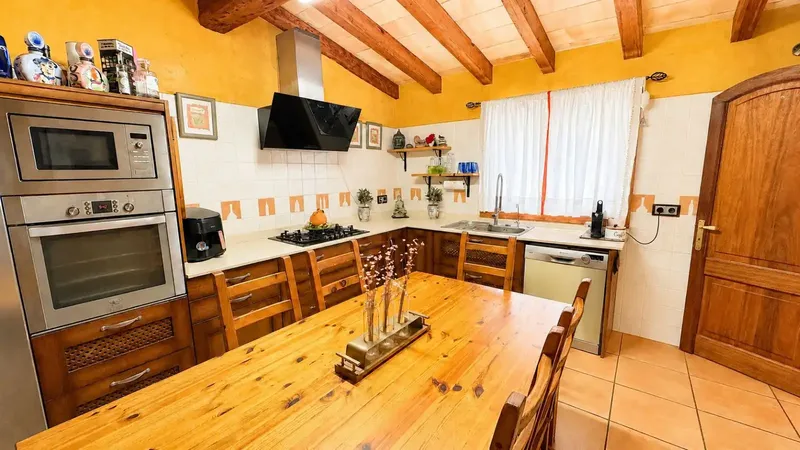 This quiet finca in Sa Pobla with 183 m2 of usable space on a plot of approx. 13,000 m2, is located in a very private area — photo 7