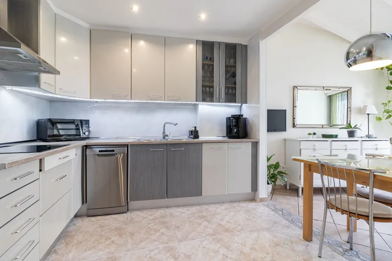 Unique First Line Duplex Property with Amazing Views and Huge Rooftop Terrace — photo 8