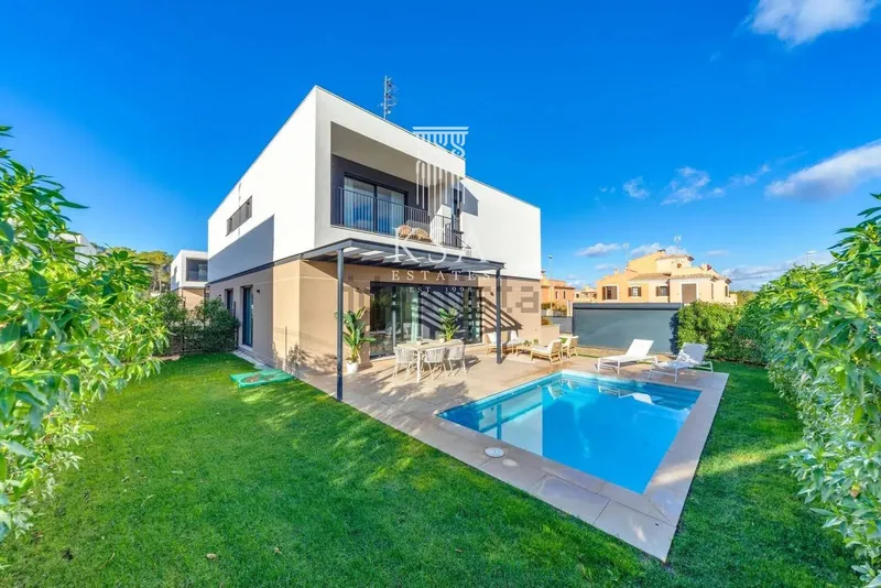 House — photo 1