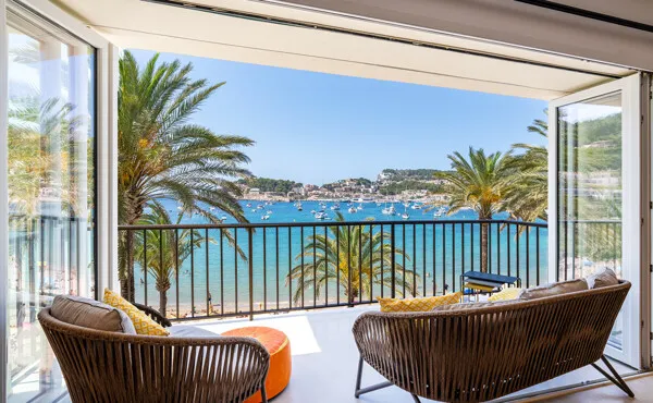 Spectacular beachfront apartment in Playa d'en Rep — photo 1