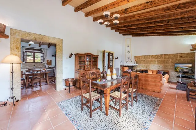 Stone-clad country house for sale between Alcudia and Pollensa, Mallorca — photo 8
