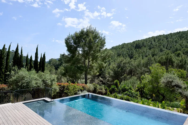 Exclusive: Ultra-modern villa with wood and exposed concrete and indoor pool in Son Vida - Marcel Remus Real Estate — photo 4