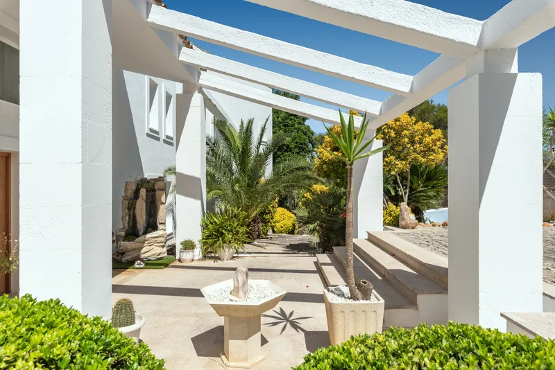 Spacious villa with a pool and wine cellar available for long-term rent in a quiet, private location in S'Aranjassa — photo 10