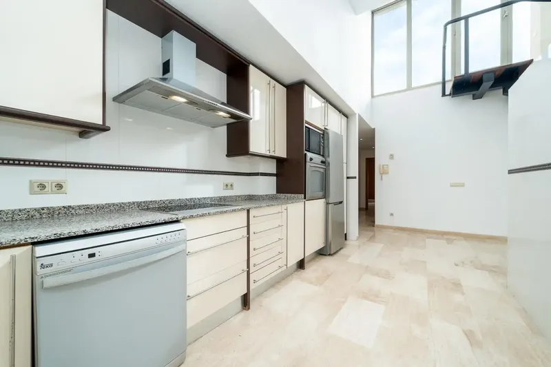 Discover this impressive penthouse located in the coveted area of Son Espanyolet, just 10 minutes from the sea and with unparalleled views — photo 10