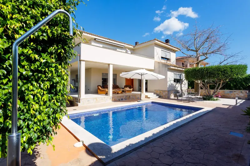This modern detached house in Marratxí offers an exceptional blend of contemporary comfort, generous living space, and a great environment — photo 9
