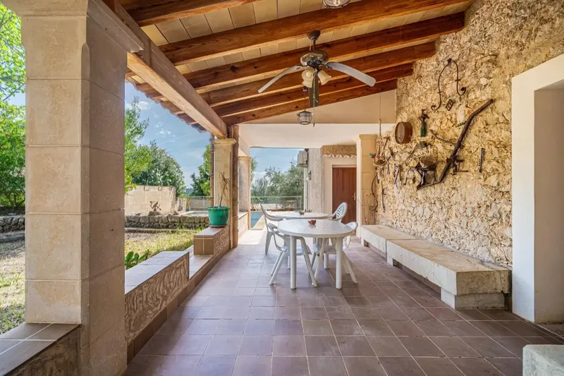 Located in the privileged enclave of Binibona, at the foot of the Sierra de Tramuntana, this unique property stands out for its character — photo 4