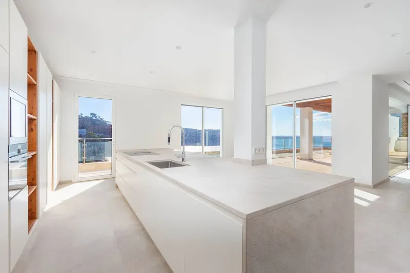 Modern renovated luxury villa with breathtaking sea views — photo 7
