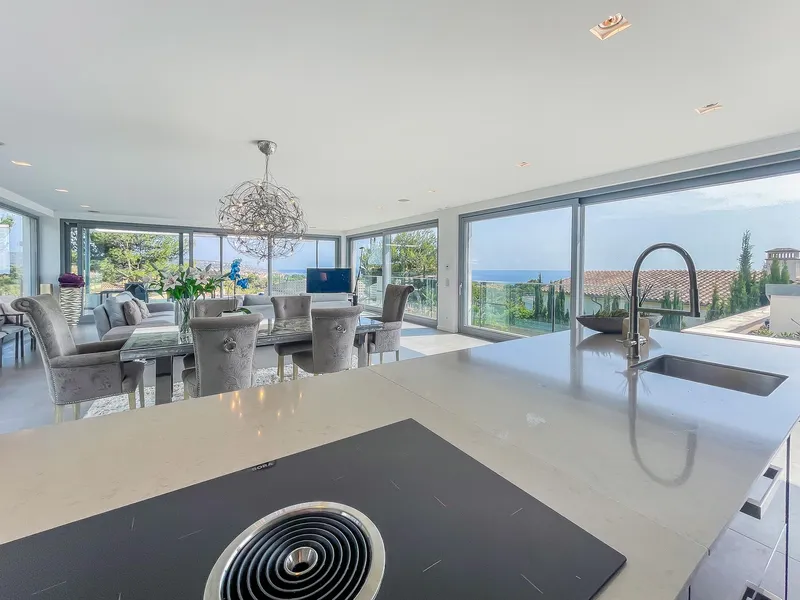 Sea view villa with 2 swimming pools in Santa Ponsa — photo 9
