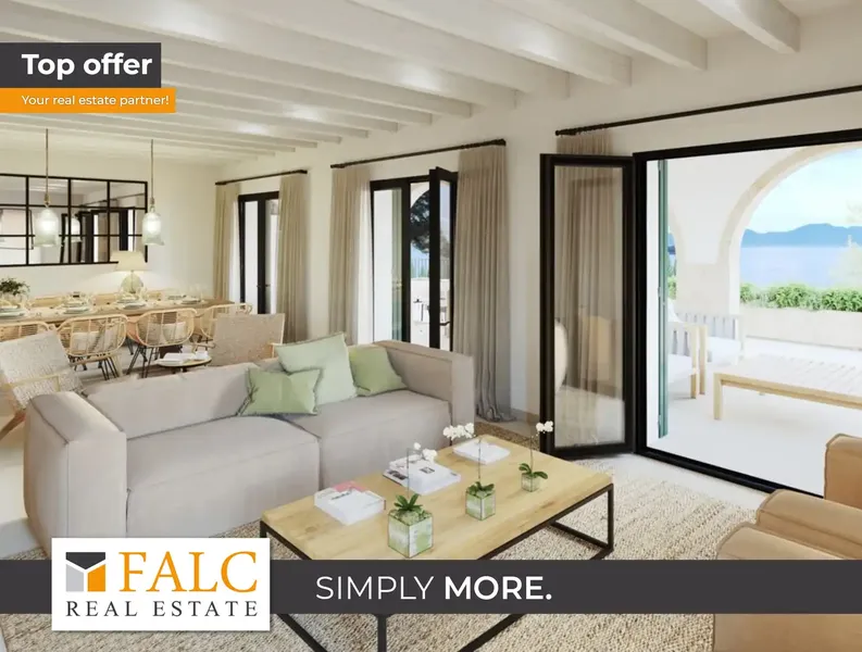 In the quiet and privileged coastal urbanization of Alcanada we present this chalet on the first line of the sea with views of the entire bay of Alcúdia — photo 1