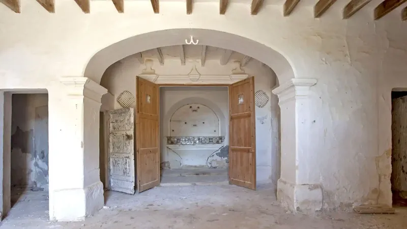 Possibility to convert into agrotourism with 42 places! This over 200-year-old estate in Manacor, with about 160,000 m2 of land — photo 3